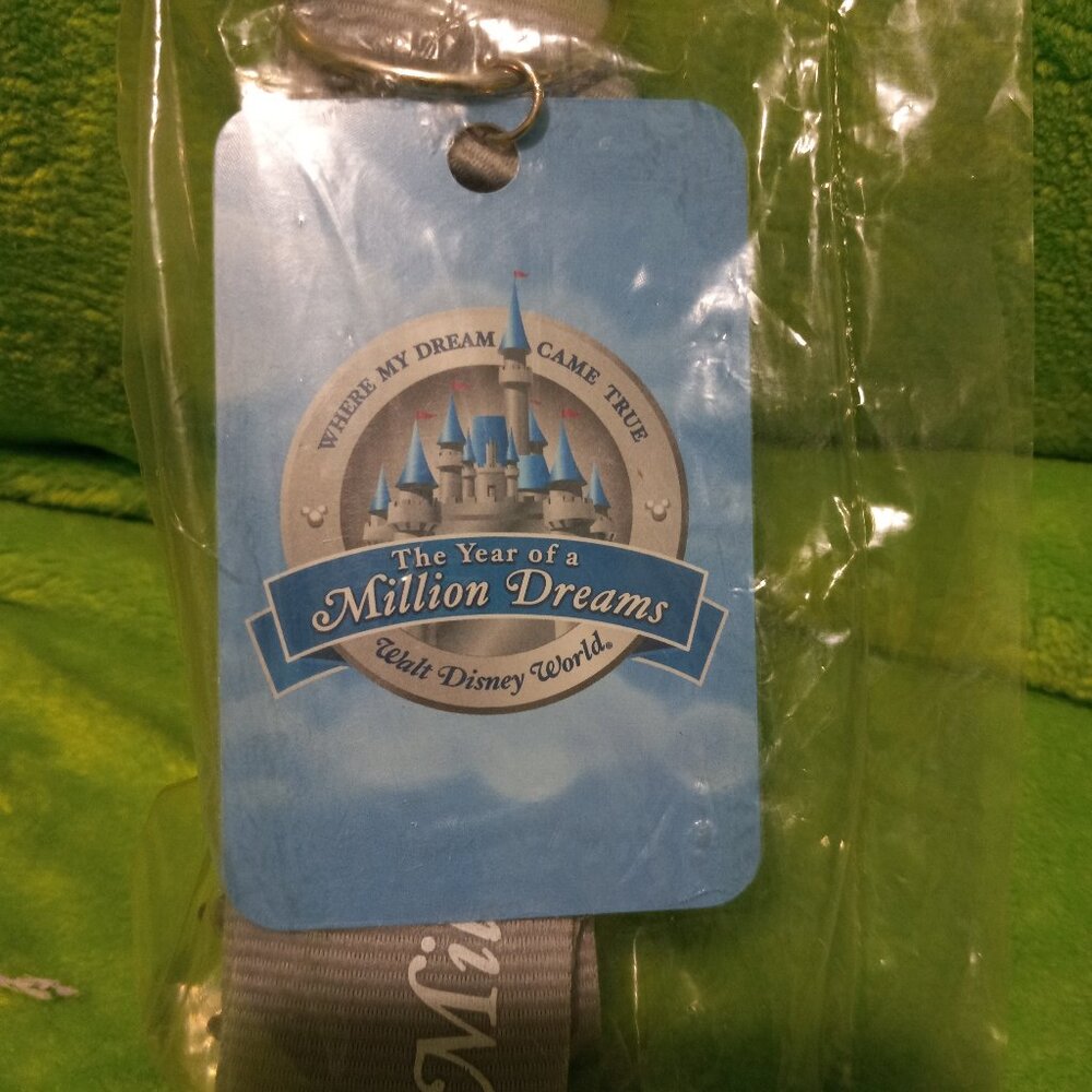 Walt Disney World Year of a Million Dreams Lanyard with 2 collectible Pins NEW